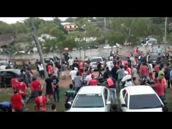 Tiros, patadas y golpes en semifinal de la Liga Carapegueña