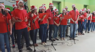 ¡De médicos a cantantes! Héroes de blanco deleitan a sus pacientes por Navidad