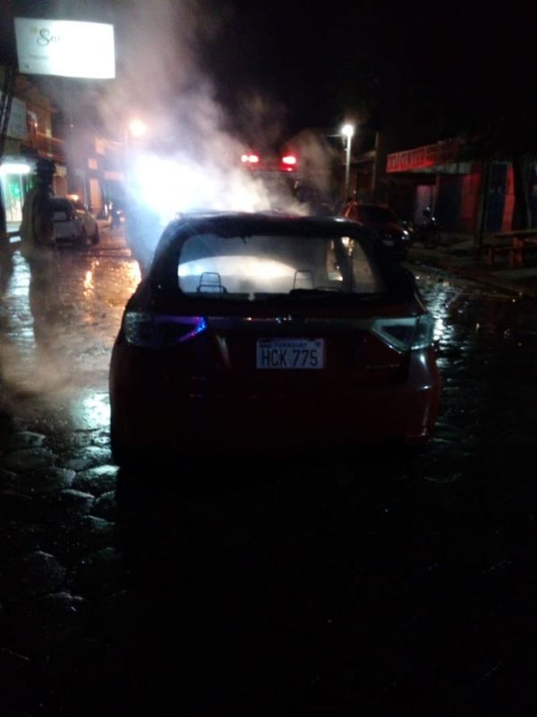 Subaru chocó por recolector y se incendió