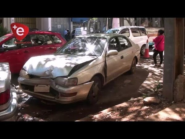 HOMBRE SE DESCOMPENSA AL VOLANTE Y OCASIONA ACCIDENTE
