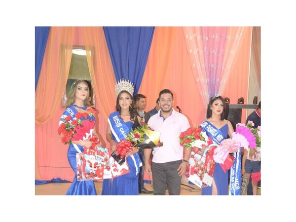 El diputado Carlos Portillo coronó a la Miss Chovy