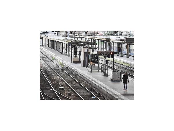 Huelga contra ley de pensiones deja a franceses sin trenes