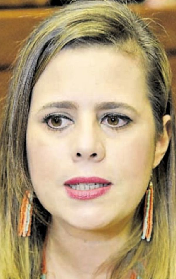 Kattya afirma que donó G. 76 millones en gasoíl - Política - ABC Color