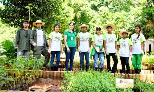 Estudiantes de la comunidad indígena Acaraymi realizan pasantía en el área ambiental de ITAIPU