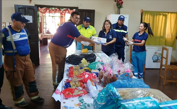 Bomberos entregan aportes a Hogar de ancianos