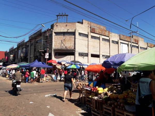 Compras navideñas generan gran movimiento comercial en Luque •