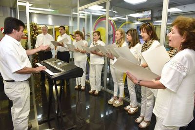 Los villancicos alegraron la mañana navideña de ABC - Música - ABC Color