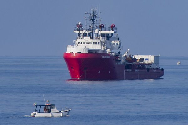 Desembarcan en el sur de Italia 160 migrantes rescatados en el Mediterráneo