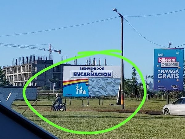 INADAPTADOS DAÑAN CARTEL PRO VIDA Y PRO FAMILIA