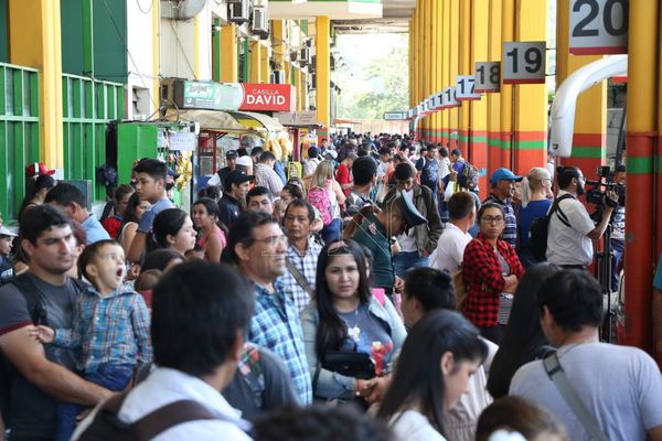 Más de 400 mil personas circularon por la Terminal de Asunción