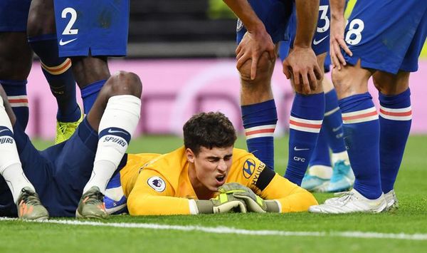 Tottenham sanciona al aficionado que tiró un vaso a Kepa - Fútbol - ABC Color