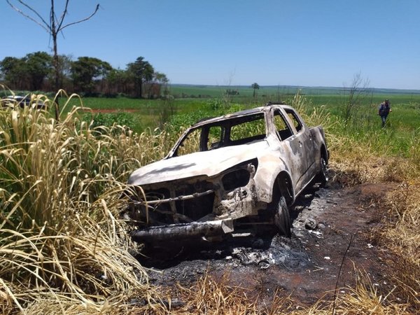 Hallan incinerada una camioneta denunciada como robada