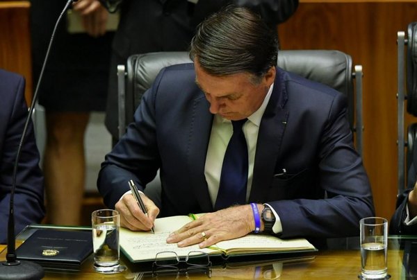 Bolsonaro concedió un indulto navideño a policías y militares condenados por homicidios | .::Agencia IP::.