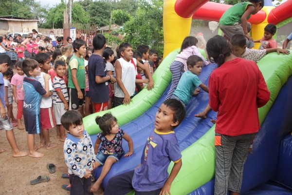 Tributación regaló alegría a los niños del Bañado Norte | .::Agencia IP::.