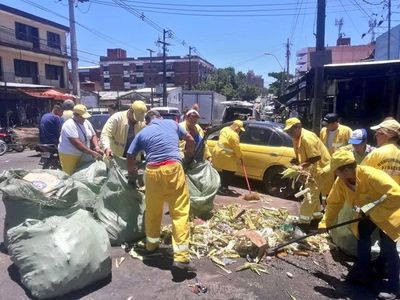 Intensos trabajos de limpieza tras la Nochebuena - Nacionales - ABC Color