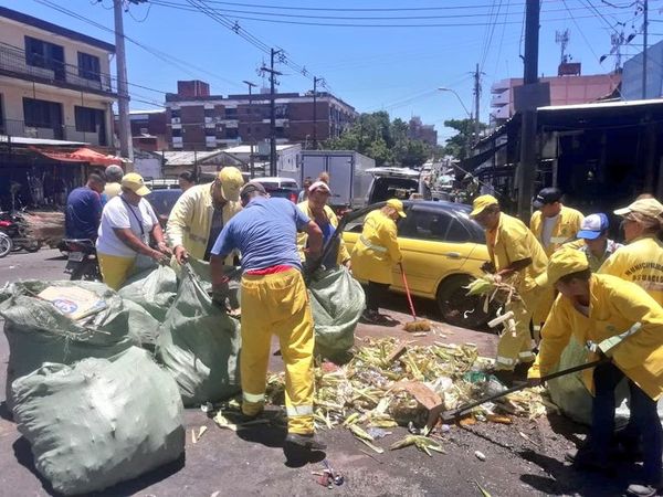 Intensos trabajos de limpieza tras la Nochebuena - Nacionales - ABC Color
