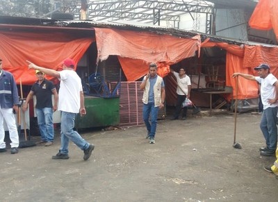 Retiran más de 60.000 kilos de basura del Mercado 4