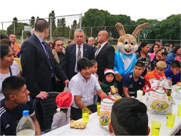 Evo Morales comparte Navidad con niños en Argentina