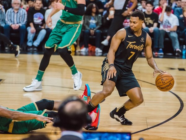 Brown y los Celtics se exhiben ante unos diezmados Raptors
