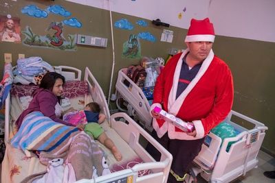 Bomberos de San Lorenzo llevaron alegría a más de 300 niños en Navidad - Nacionales - ABC Color