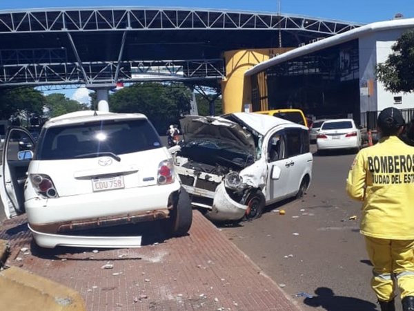 Un herido tras triple choque en zona del Puente de la Amistad