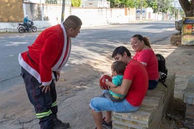 Umi bombero San Lorenzo-gua ogueraha hikuái 300 mitãnguérape vy’a Navidad jave - ABC Remiandu - ABC Color