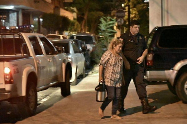 HOY / Asaltantes roban aguinaldo y celular nuevo a una pasajera