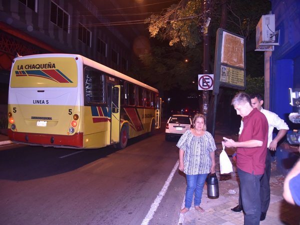 Trabajadora queda sin aguinaldo tras ser asaltada en un colectivo
