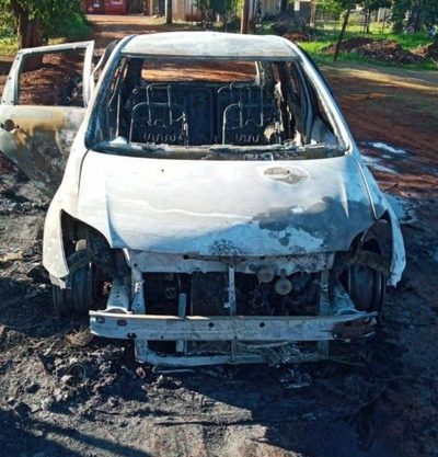 Vehículo se incendia en Franco