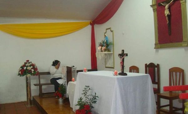 Hurtan capilla en Navidad