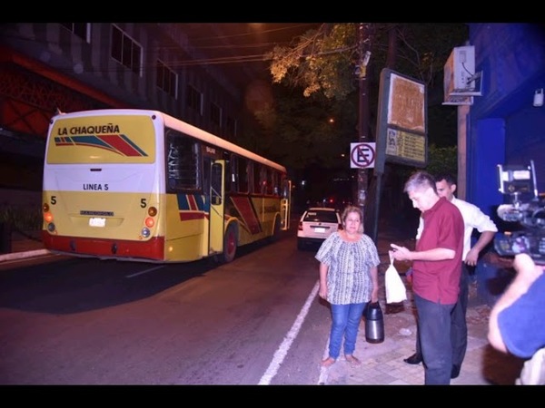 TRABAJADORA QUEDA SIN AGUINALDO TRAS SER ASALTADA EN UN COLECTIVO