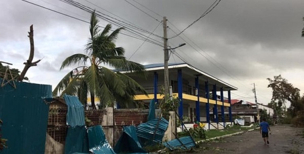 Trágico paso del tifón Phanfone en Filipinas: al menos 16 muertos | .::Agencia IP::.