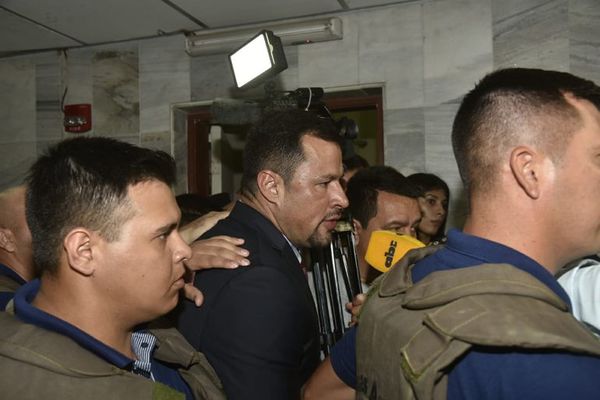 Incidentes entre adherentes de Quintana y Comisión Escrache - Nacionales - ABC Color