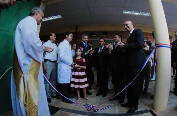 Abdo inaugura nuevo pabellón quirúrgico en Luque