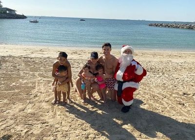 La duda del momento: ¿CR7 fichó a Messi para que sea el Papa Noel de sus hijos?