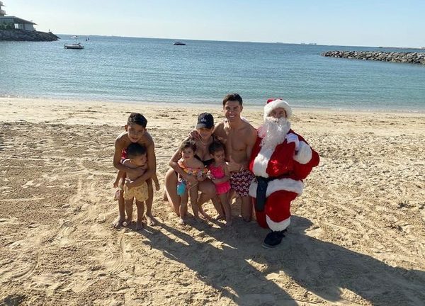 La duda del momento: ¿CR7 fichó a Messi para que sea el Papa Noel de sus hijos?