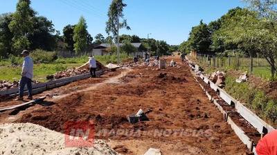 EMPEDRADO Y CANALIZACIÓN EN CENTRO DE ARTIGAS