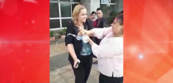 Seguidores de Ulises Quintana agreden a abogada en Palacio de Justicia | Noticias Paraguay