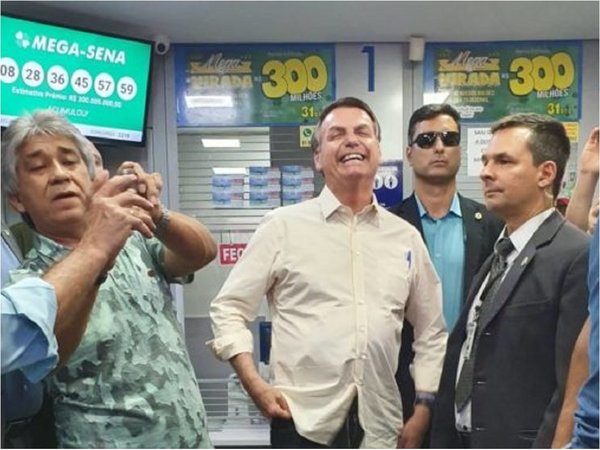 Bolsonaro interrumpe reposo médico para apostar en la lotería