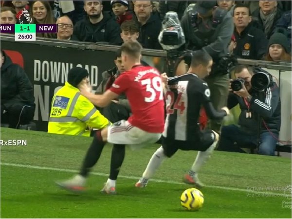 A lo Riquelme: Tremendo caño de Miguel Almirón ante el United