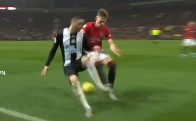 Almirón se vistió de "plomero" en el Old Trafford
