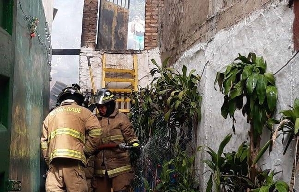 HOY / Bomberos controlan incendio en Cambala: no se reportan víctimas fatales ni heridos