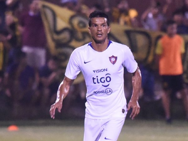 Candia deja Cerro Porteño por el equipo de Jacquet