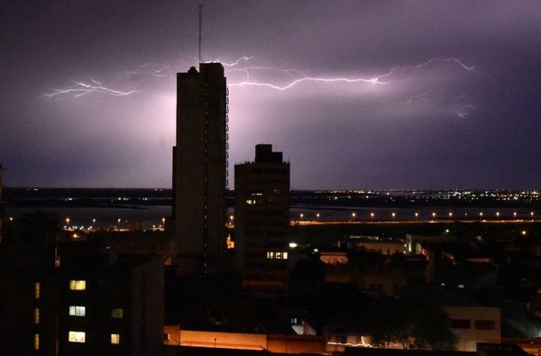 Alerta meteorológica para 6 departamentos de la Región Oriental