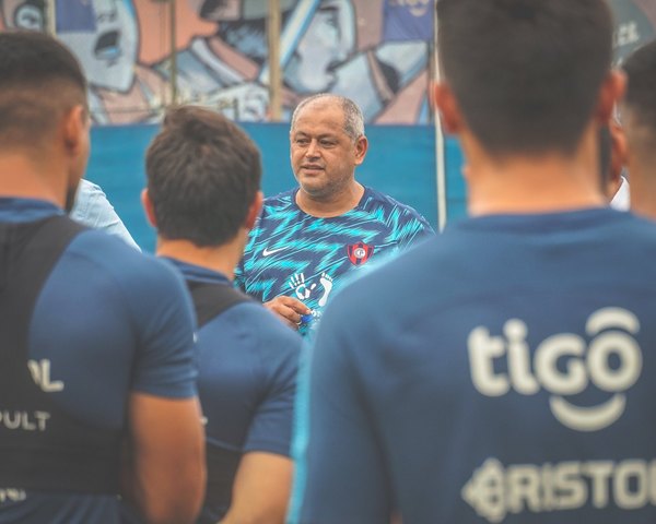 Cerro comenzó las actividades y 'Chiqui' fue presentado al plantel