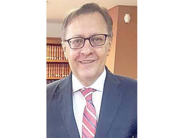 Designan cónsul a investigado por negociado con combustible