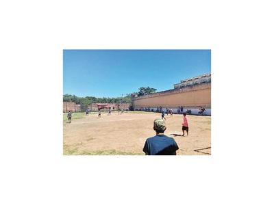 Internos vivieron una fiesta futbolera tras las rejas