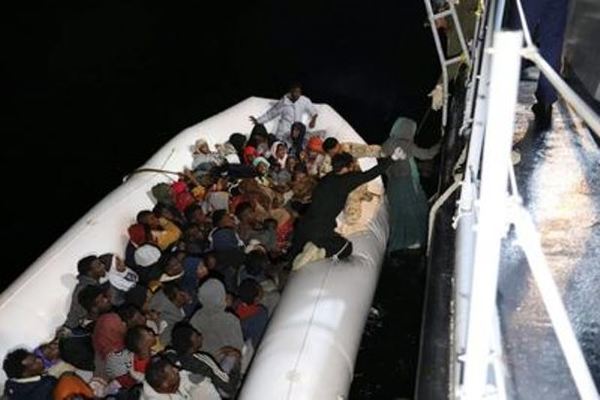 Unos 300 migrantes rescatados en costas españolas en Navidad | .::Agencia IP::.