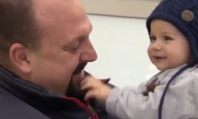 El emocionante reencuentro de familias en aeropuerto de España