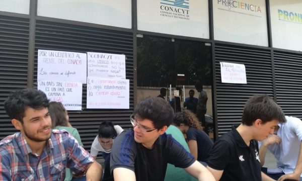 Estudiantes protestan por designación de Felippo como titular del CONACYT